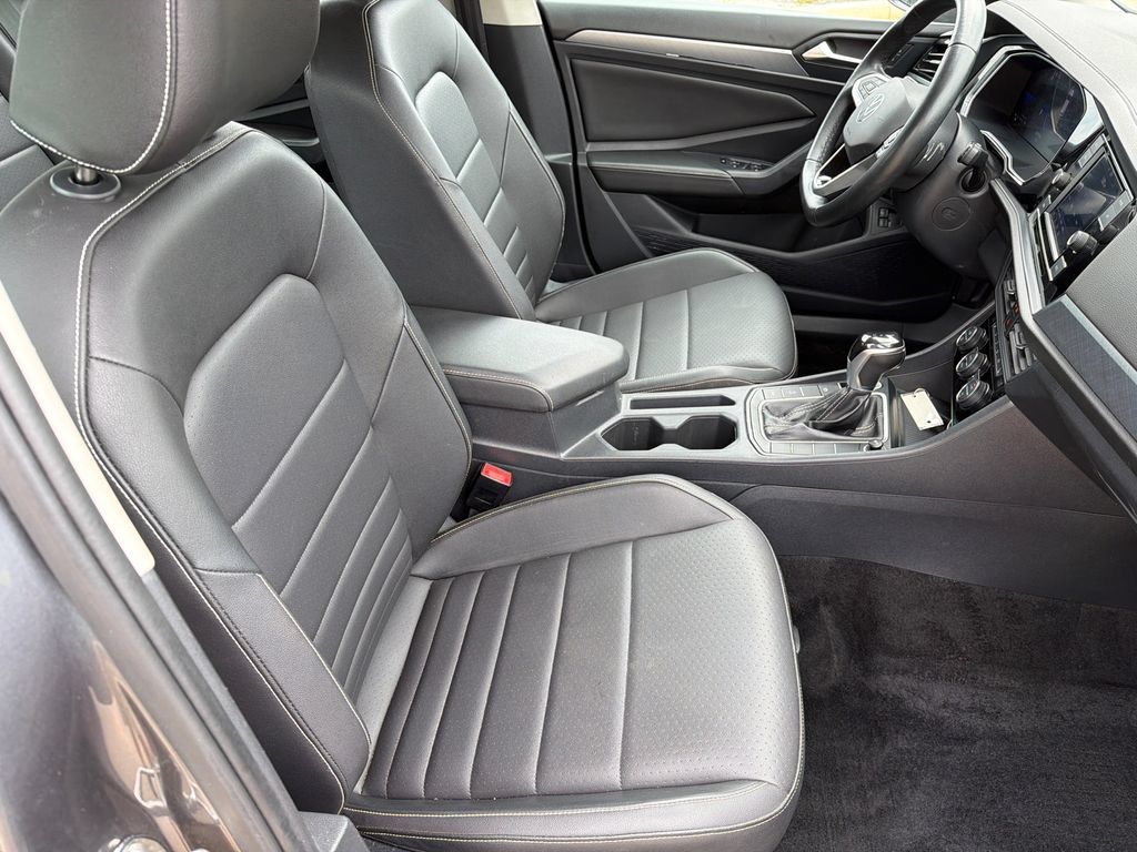 Used 2024 Volkswagen Jetta SE FWD image 13