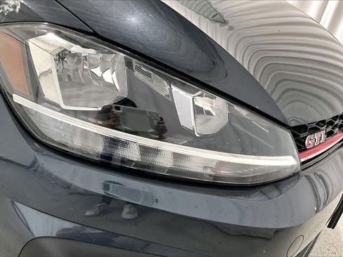 Used 2021 Volkswagen Golf 4-Door image 12