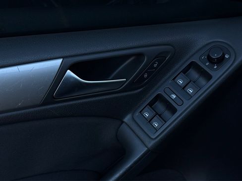 Used 2012 Volkswagen Golf TDI image 29