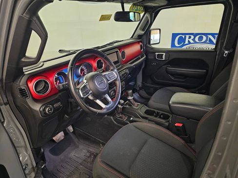 Used 2020 Jeep Gladiator Rubicon AWD/4WD image 3