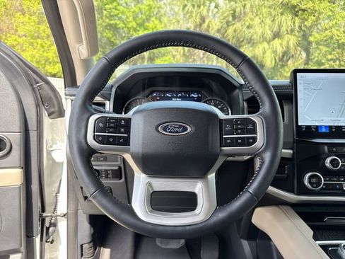 Certified 2024 Ford Expedition XLT image 45