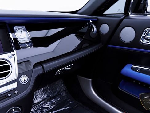 Used 2019 Rolls-Royce Dawn RWD image 93