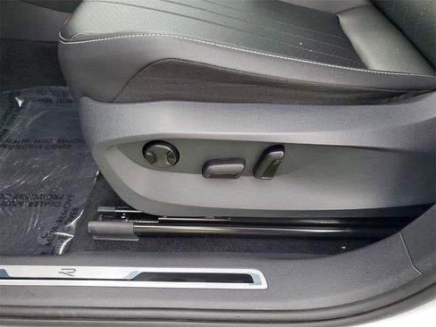 Used 2022 Volkswagen Tiguan SE R-Line image 20