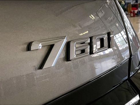 Used 2024 BMW 760i xDrive AWD/4WD image 9