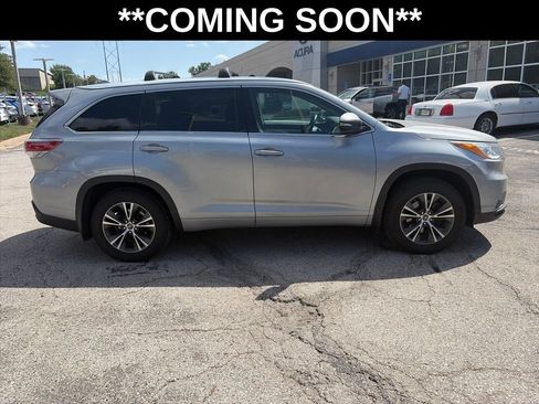 Used 2016 Toyota Highlander XLE AWD/4WD image 4