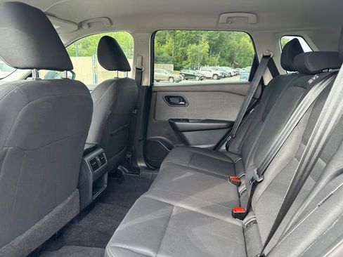 Used 2023 Nissan Rogue S image 16