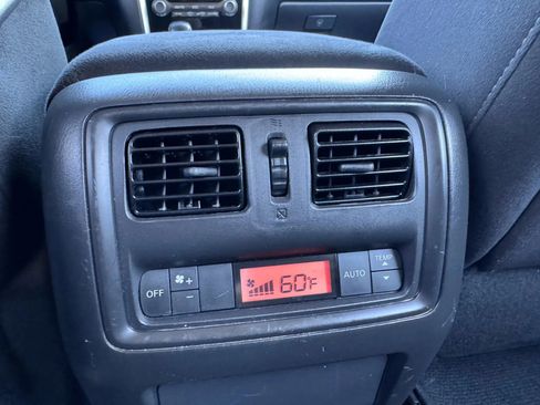 Used 2015 Nissan Pathfinder SV image 29