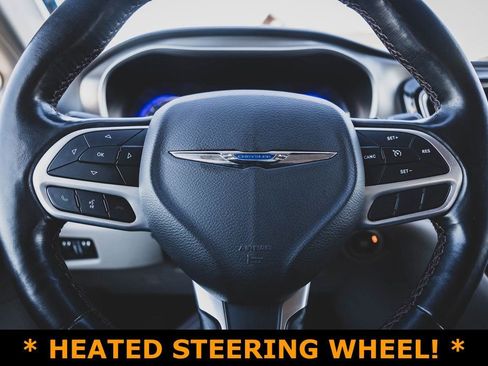 Used 2020 Chrysler Pacifica Touring-L image 14