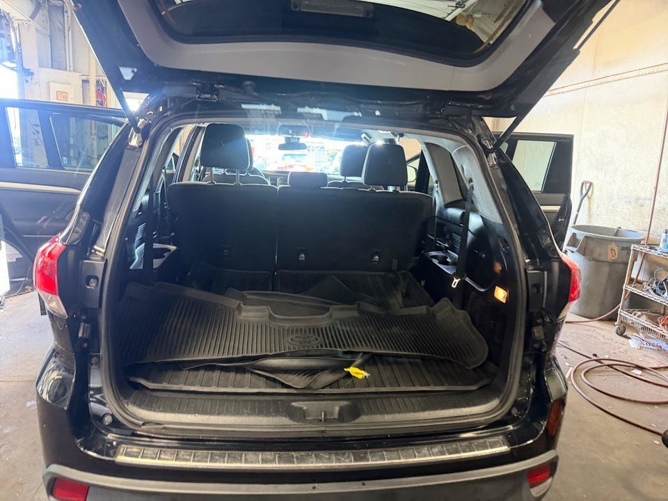 Used 2017 Toyota Highlander LE AWD/4WD image 18