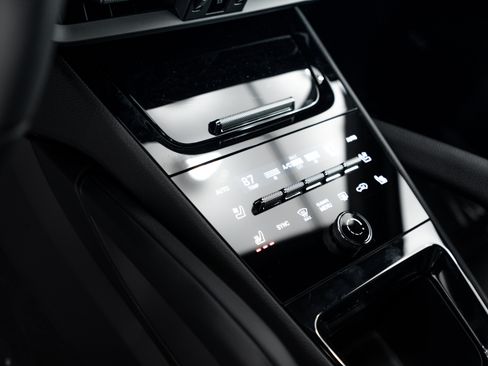 Certified 2026 Porsche Cayenne image 16