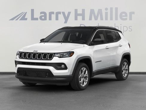 Used 2025 Jeep Compass Latitude AWD/4WD image 1