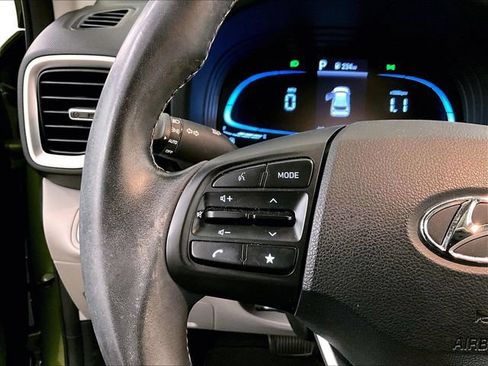 Used 2023 Hyundai Venue SEL FWD image 17