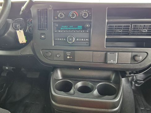 Used 2024 GMC Savana 2500 w/ Driver Convenience Package image 10