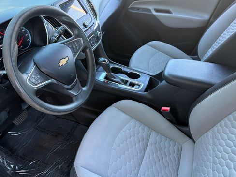 Used 2019 Chevrolet Equinox LS FWD image 7
