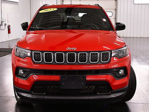 Used 2023 Jeep Compass Latitude AWD/4WD image 2