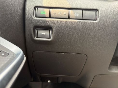 Used 2020 Nissan Sentra SR w/ Electronics Package FWD image 21