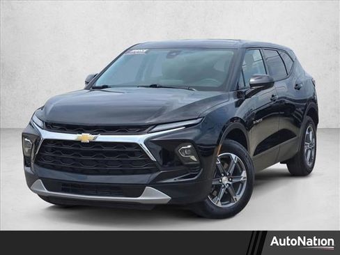 Used 2025 Chevrolet Blazer LT FWD image 1
