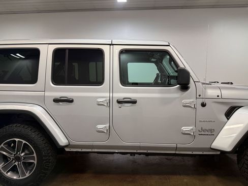 Used 2023 Jeep Wrangler Sahara image 32