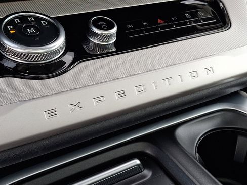 Used 2025 Ford Expedition Active image 27