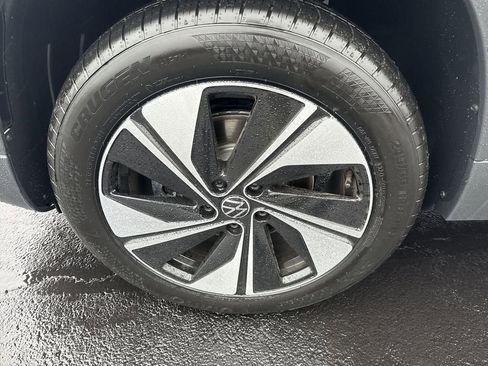 New 2025 Volkswagen Taos SE image 8