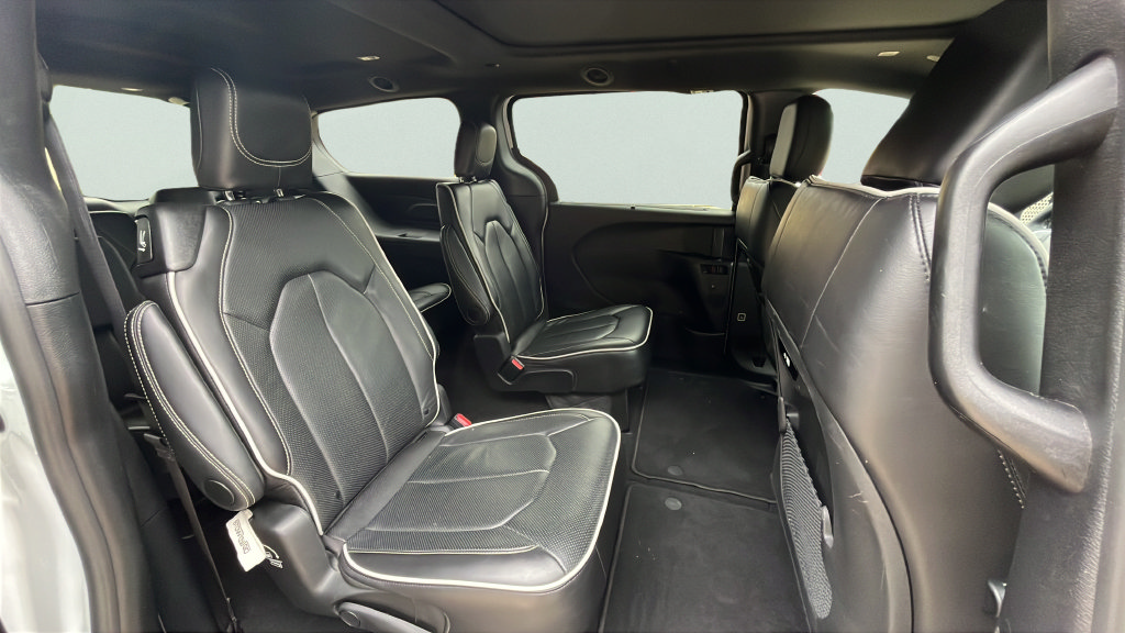Used 2026 Chrysler Pacifica Limited FWD image 21