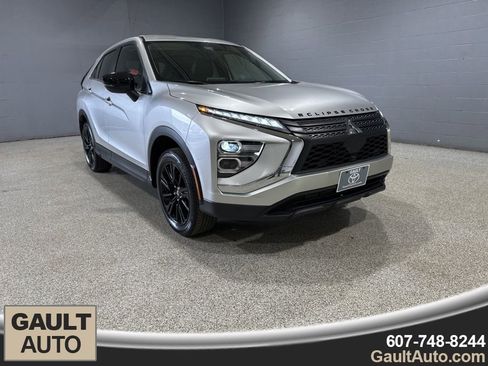 Used 2023 Mitsubishi Eclipse Cross LE image 1