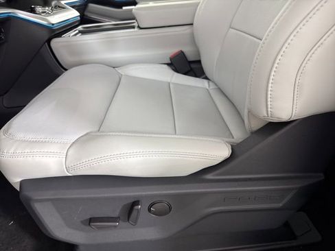 New 2025 Ford Expedition Max Platinum w/ Driver's Package image 15