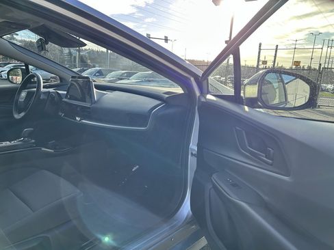 Certified 2025 Toyota Prius LE image 15