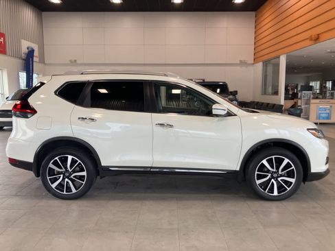 Used 2020 Nissan Rogue S image 4