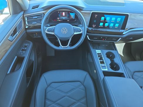 Certified 2025 Volkswagen Atlas SE image 11