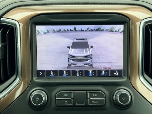 Used 2019 Chevrolet Silverado 1500 High Country w/ Technology Package AWD/4WD image 27