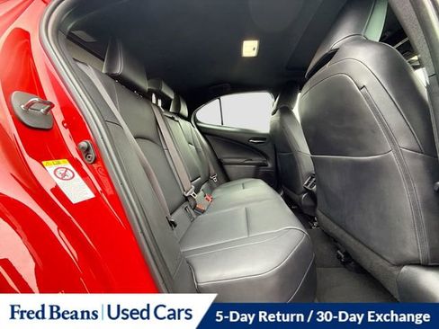 Used 2019 Lexus UX 200 image 31