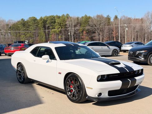 Used 2015 Dodge Challenger SRT w/ Technology Group image 6
