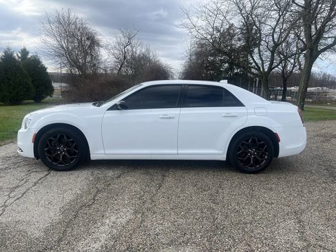 Used 2019 Chrysler 300 Touring w/ Sport Appearance Package AWD/4WD image 2