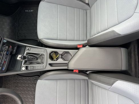 New 2025 Volkswagen Jetta SE image 28