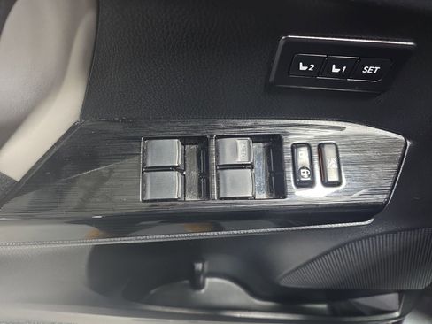 Used 2017 Toyota RAV4 Limited image 27