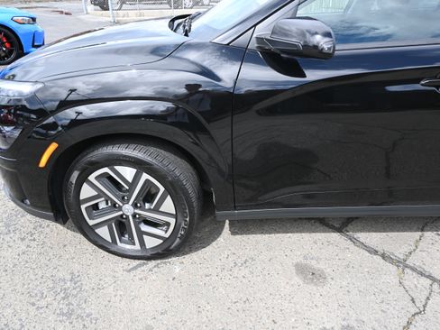 Used 2023 Hyundai Kona SE w/ Cargo Package FWD image 11