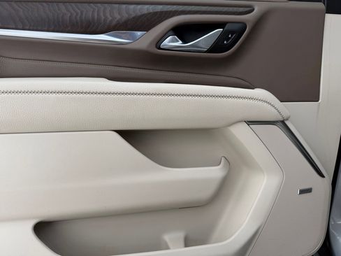 Used 2023 GMC Yukon XL Denali w/ Denali Reserve Package image 9