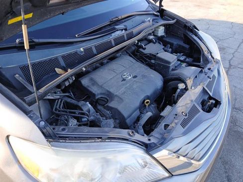 Used 2014 Toyota Sienna XLE image 19