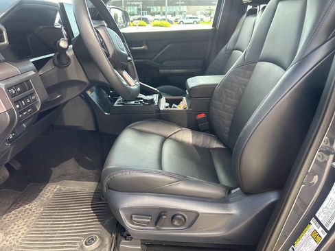 Certified 2025 Toyota Tacoma TRD Off-Road w/ TRD Off Road Premium Package AWD/4WD image 10