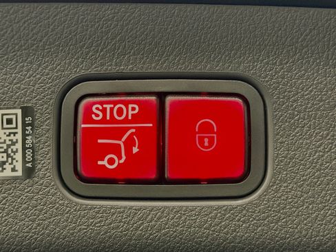 Used 2026 Mercedes-Benz GLC 300 image 16