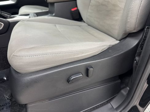Used 2022 Nissan Frontier SV w/ Technology Package RWD image 33