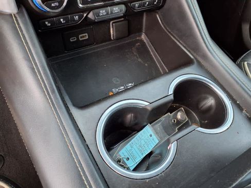 Used 2021 GMC Yukon XL SLT image 18