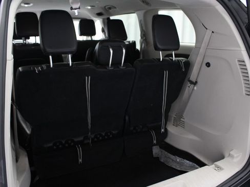 Used 2023 Chrysler Pacifica Touring-L FWD image 17