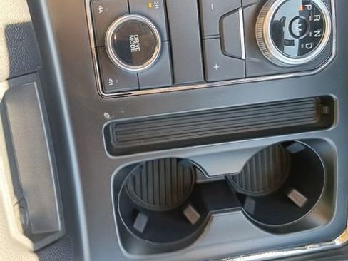 Used 2024 Ford Expedition Max XLT image 11