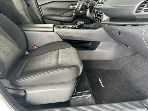 Used 2024 Nissan Rogue SV image 36