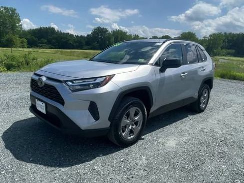 Certified 2025 Toyota RAV4 LE AWD/4WD image 4