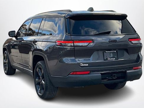 Used 2022 Jeep Grand Cherokee L Laredo image 4