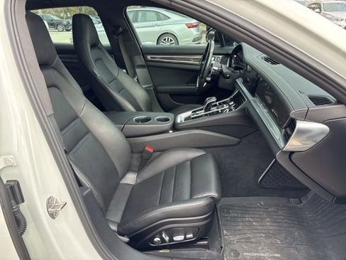 Used 2018 Porsche Panamera 4 image 9