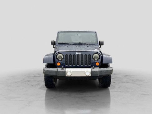 Used 2013 Jeep Wrangler Unlimited Sahara w/ Max Tow Pkg AWD/4WD image 9